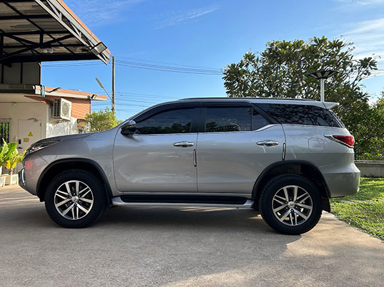 Toyota Fortuner exterior view