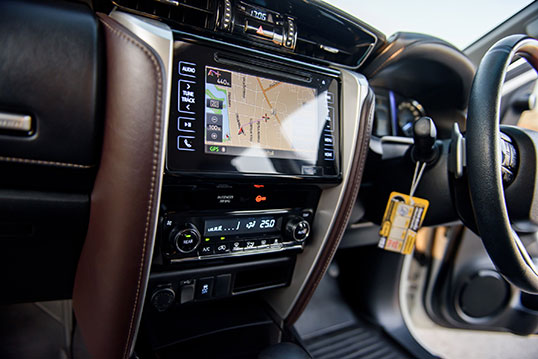 Toyota Fortuner Head unit